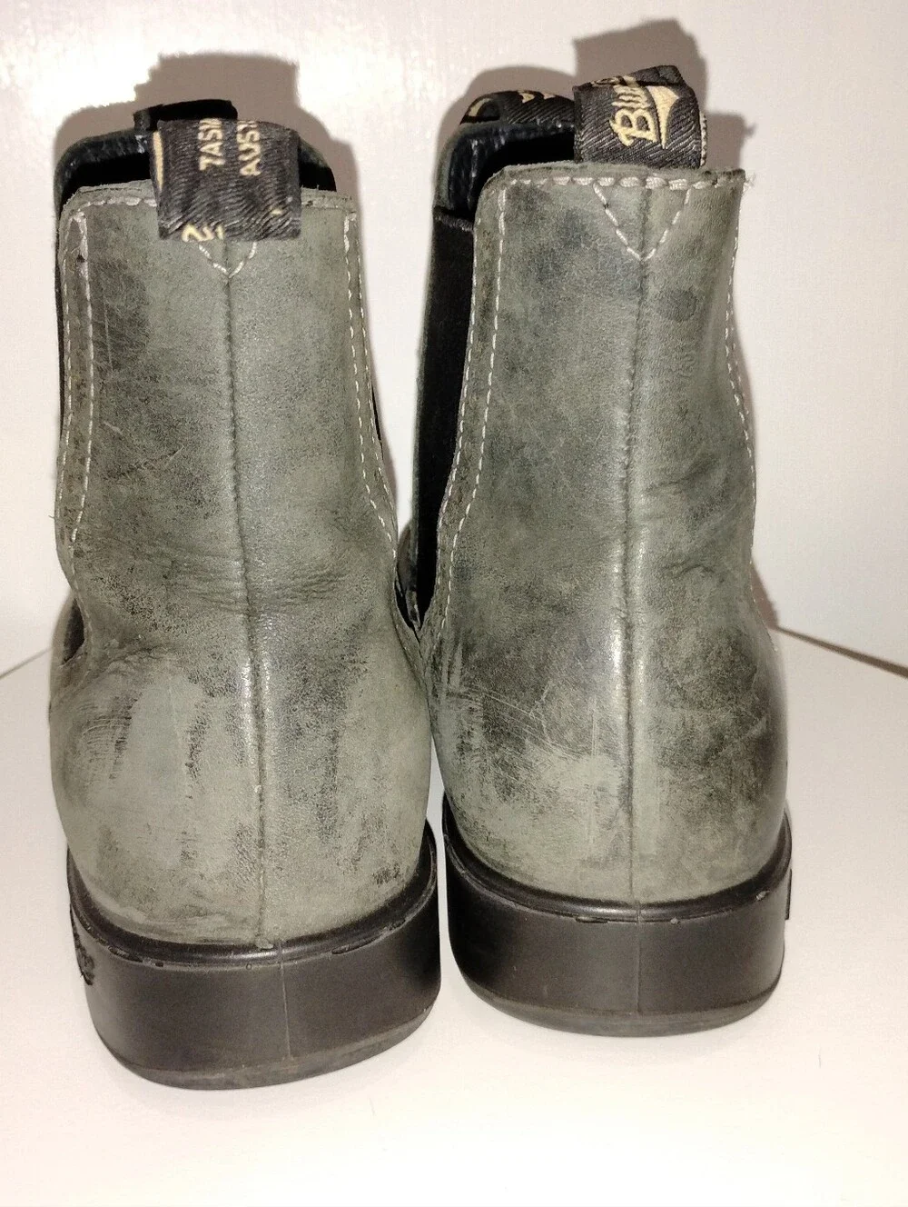 BLUNDERSTONE SUEDE CHELSEA BOOTS